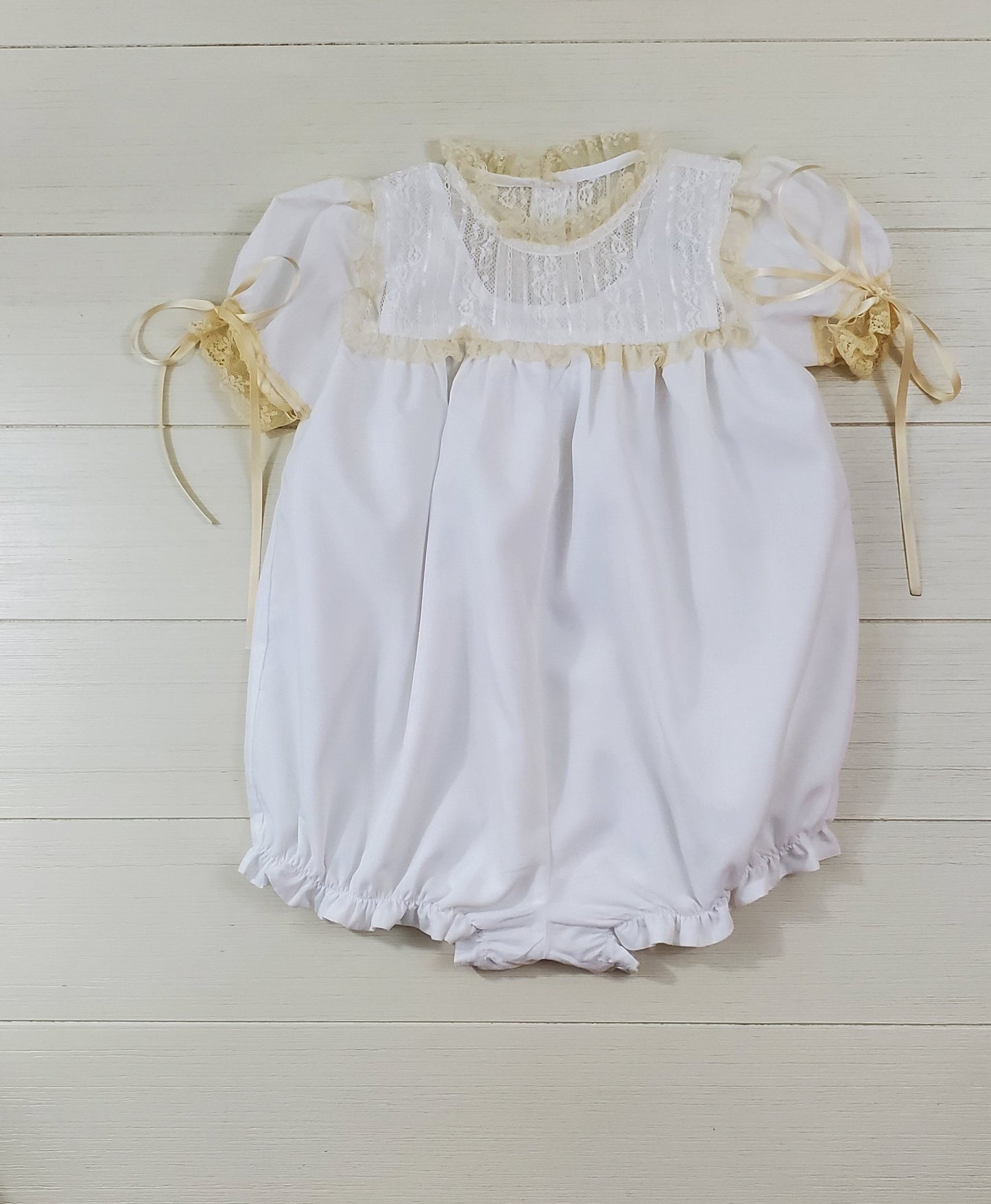 The Victorian Heirloom Bubble in White